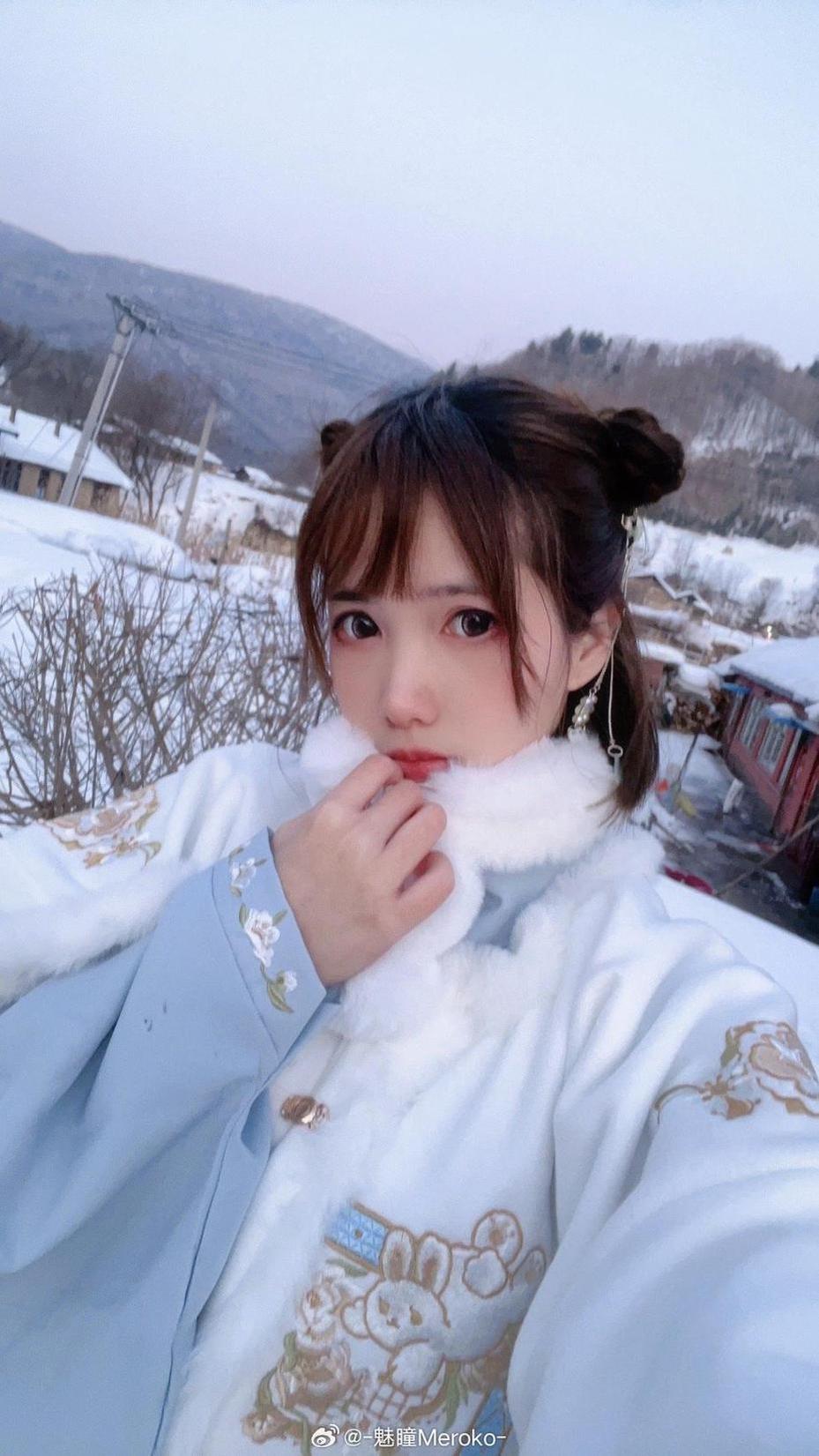 meroko魅瞳图包，高清照片泛着闪亮光芒。