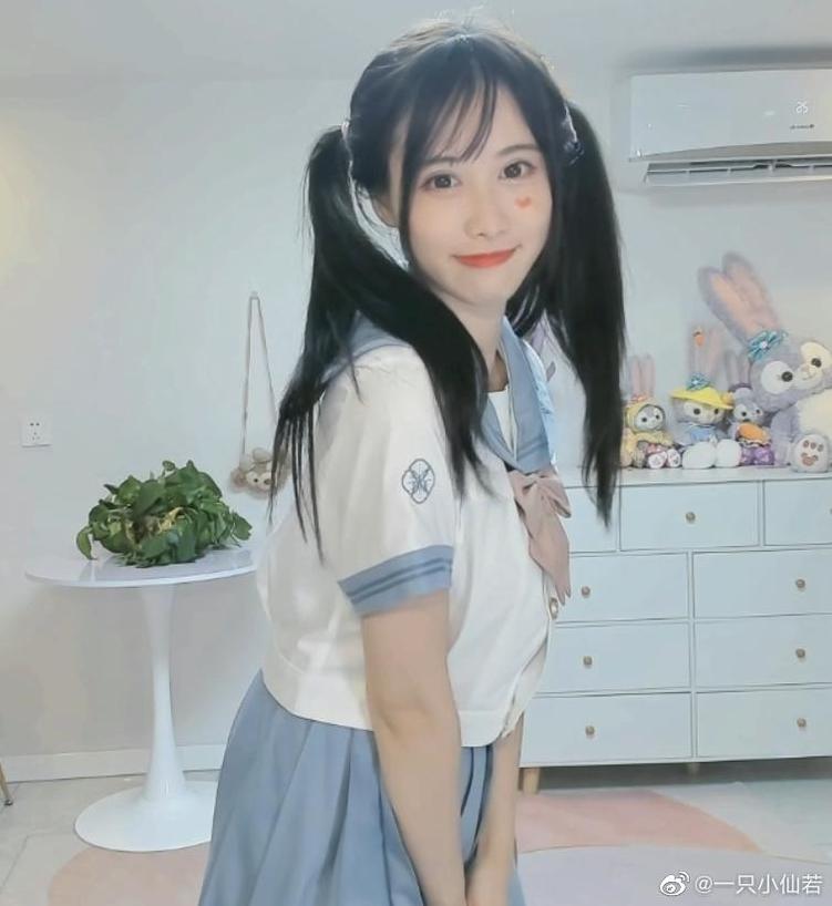 一只小仙若舰长群的cosplay作品集。