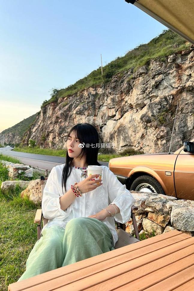没看过这么高清的七月喵子体操服壁纸原图，让我想一直看下去