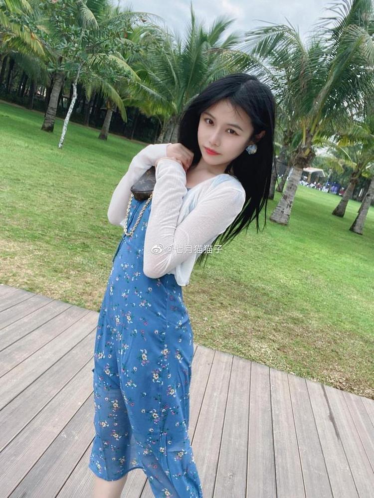 别再羡慕他人啦，快来和我一起翻开七月喵子体操服的原图吧。