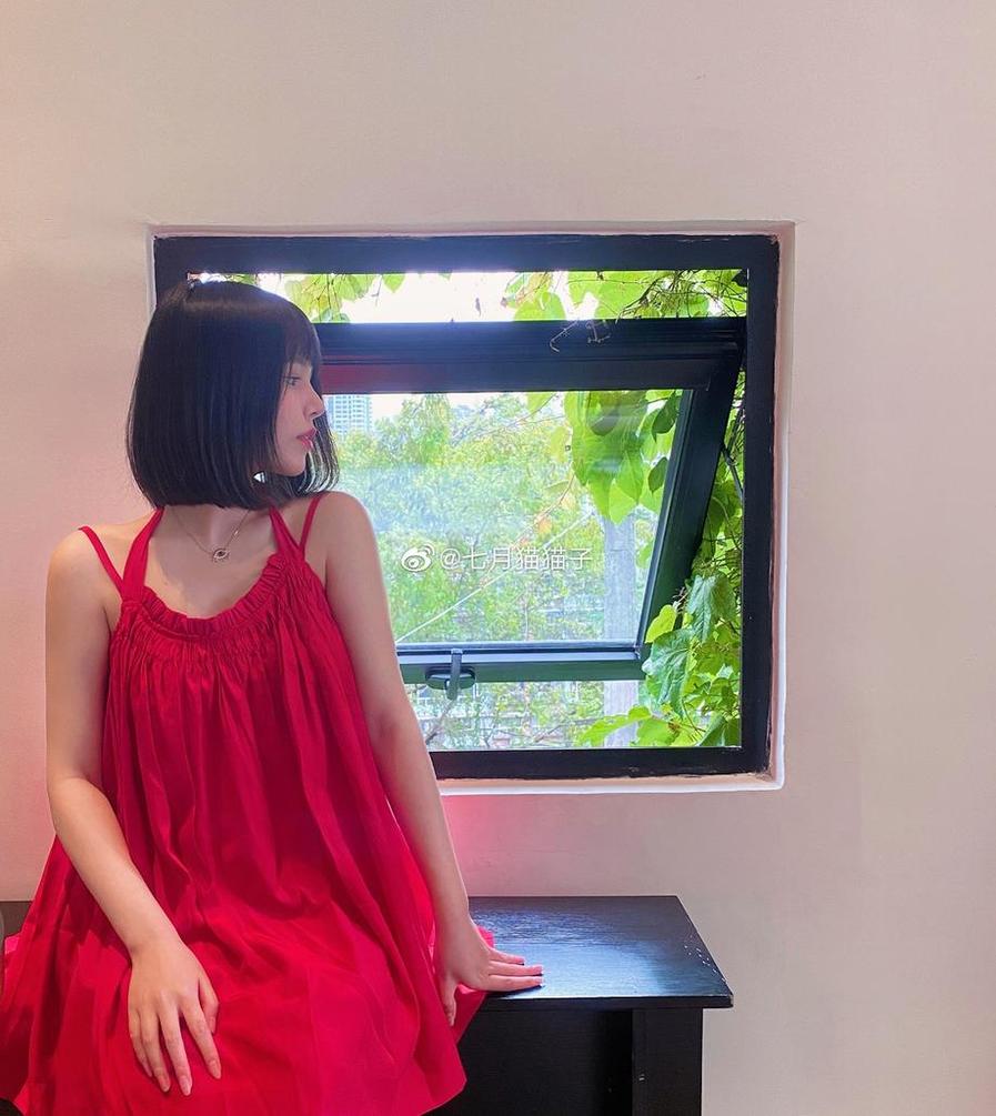 七月喵子小仙女美图分享：秋水共长天一色