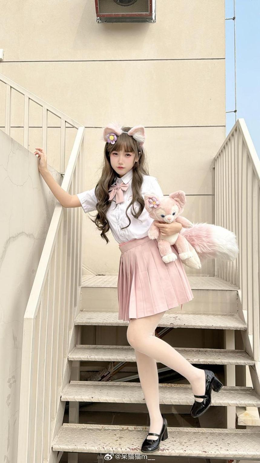 抖娘不呆猫牛奶的图包，让你全身投入二次元