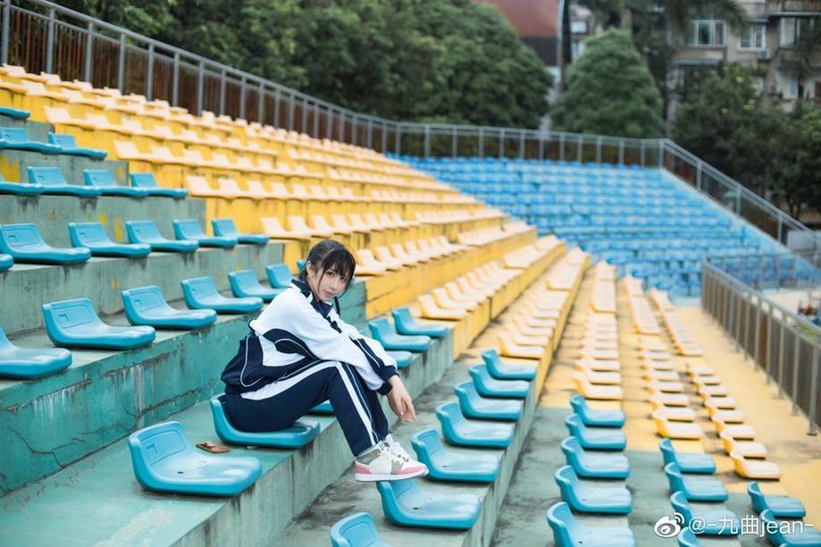 带上你的耳机，欣赏九曲jean微博原图美图。