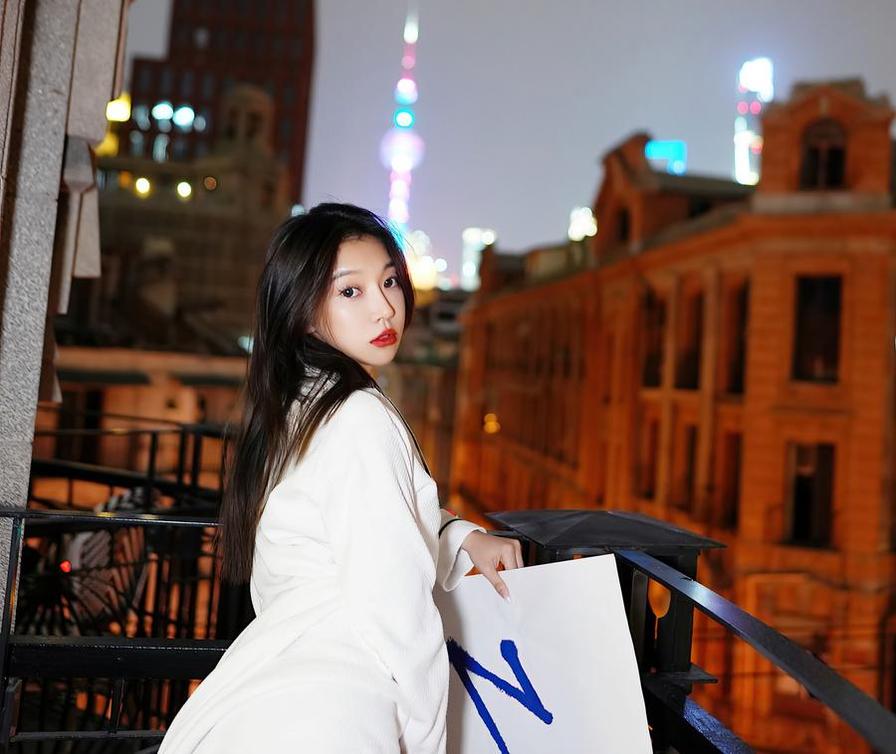 冯木木的微博：原图大放送，cos作品展现细节的美妙之处。