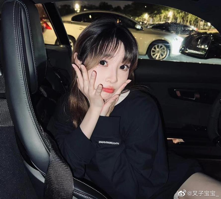 叉子宝宝吊带裤图集：摄影作品，让你沉浸其中。