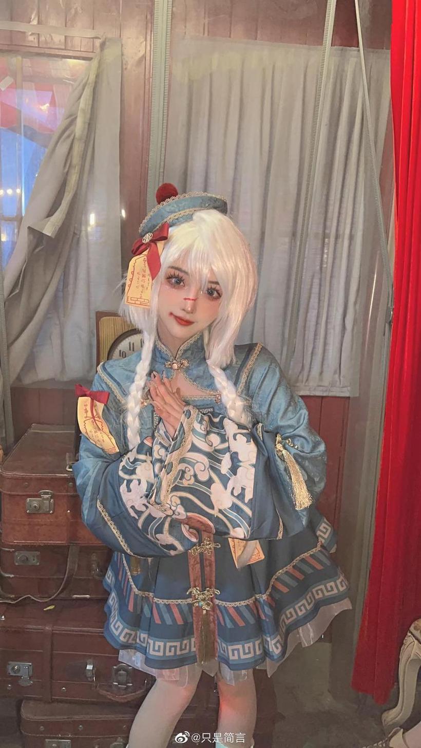 快来看，只是简言cosplay豹女的新图包更新啦