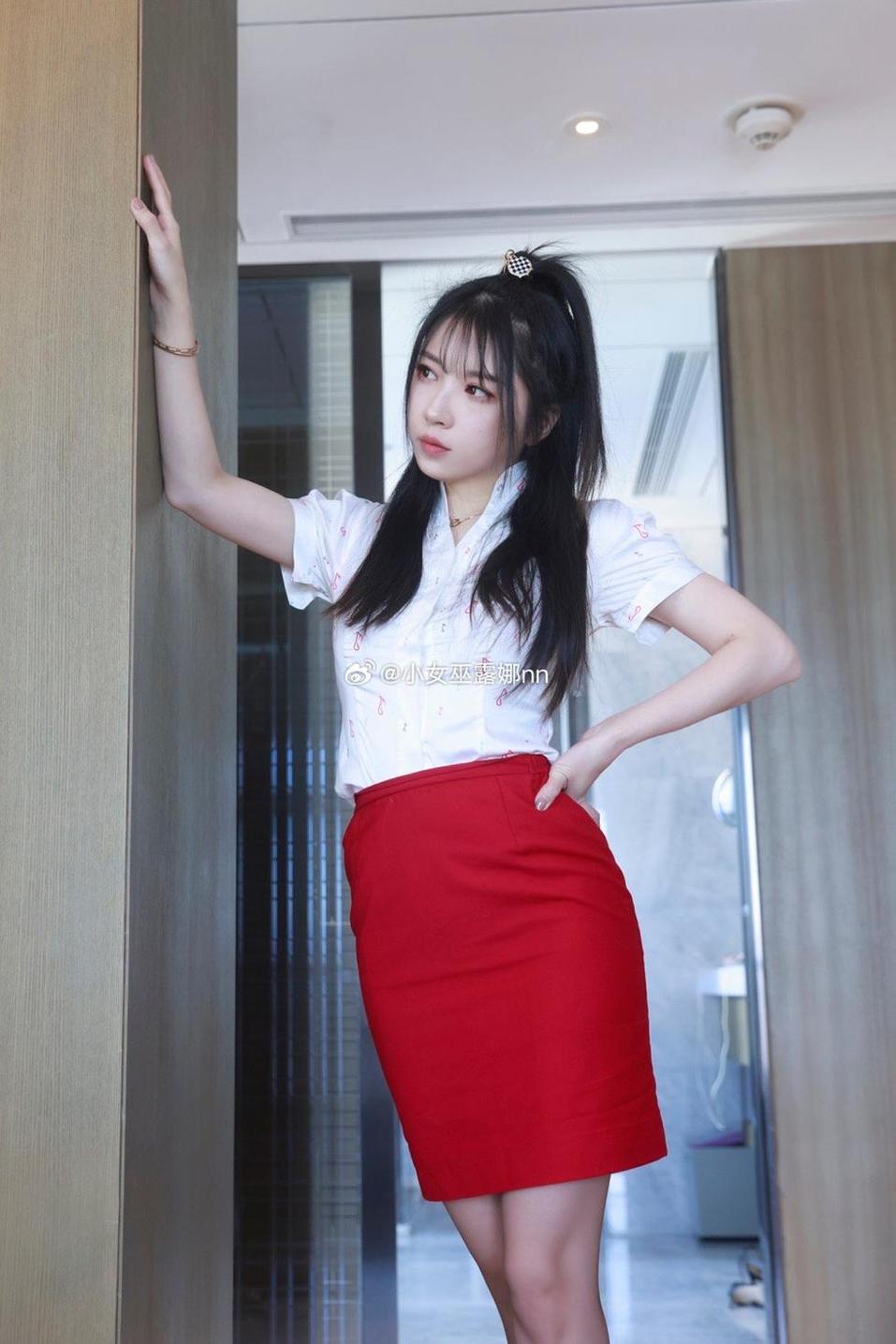 进入小女巫露娜定制ASMR的cos作品，感受真实的人类语音。