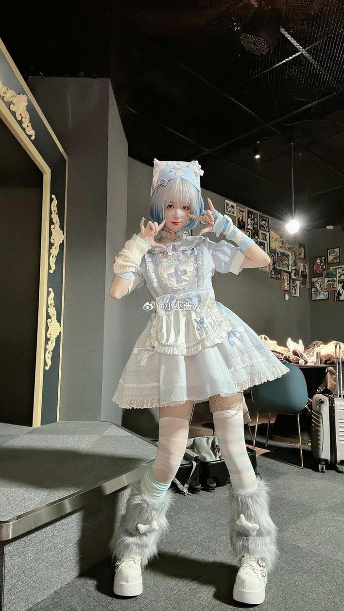 小巫酱w的微博，cos作品合集揭秘