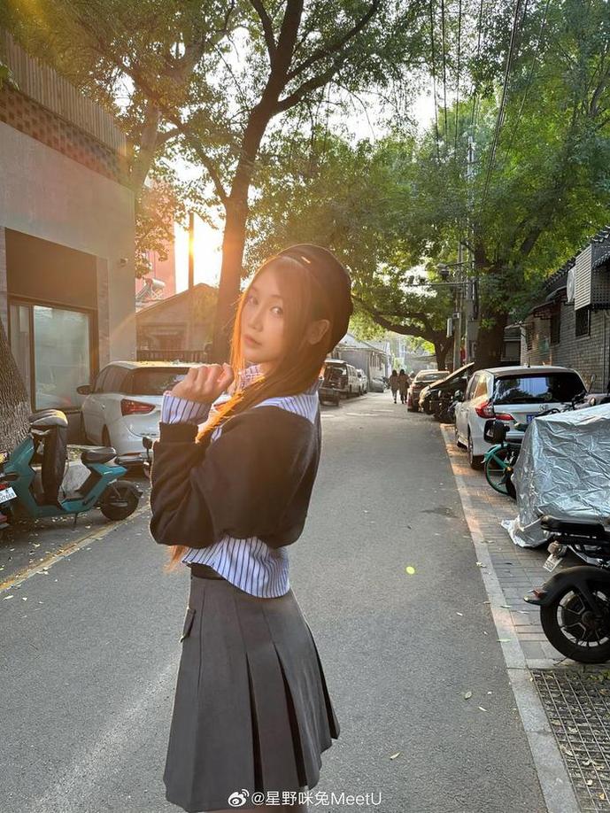 美丽小姐姐星野咪兔贴贴：让你心动的照片大放送