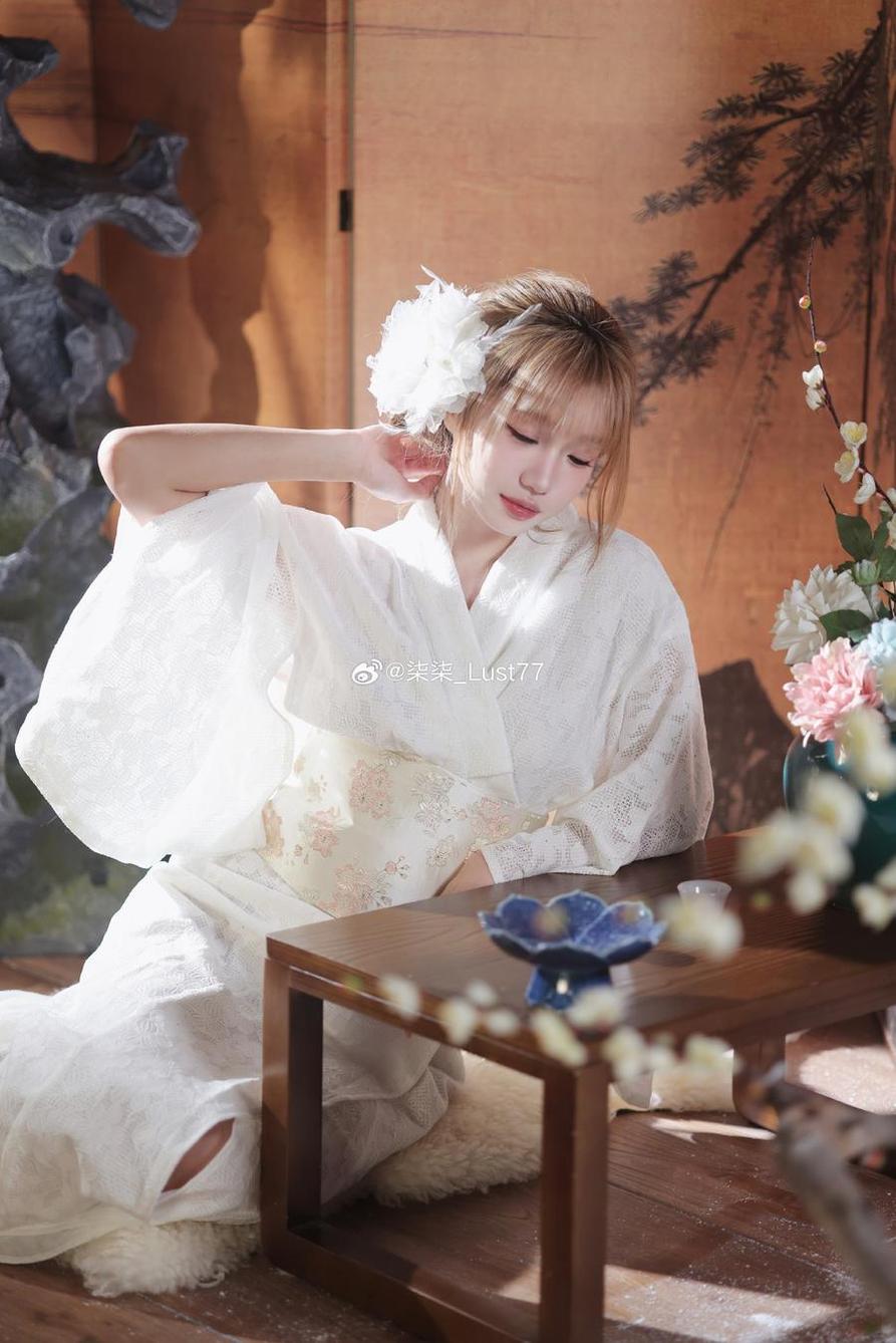 骑行路上的柒柒要乖哦少女，为我们呈现出一组令人神往的骑行图包
