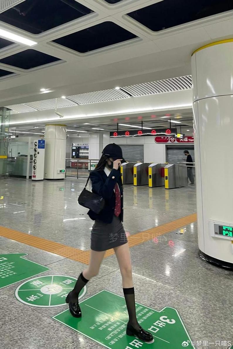 梦里一只喵图集：精心挑选的美图，传递友谊与美好，永不孤单