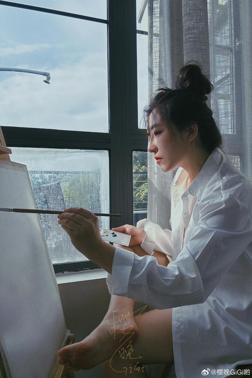 樱晚gigi弹的什么琴，给你带来最美的照片。