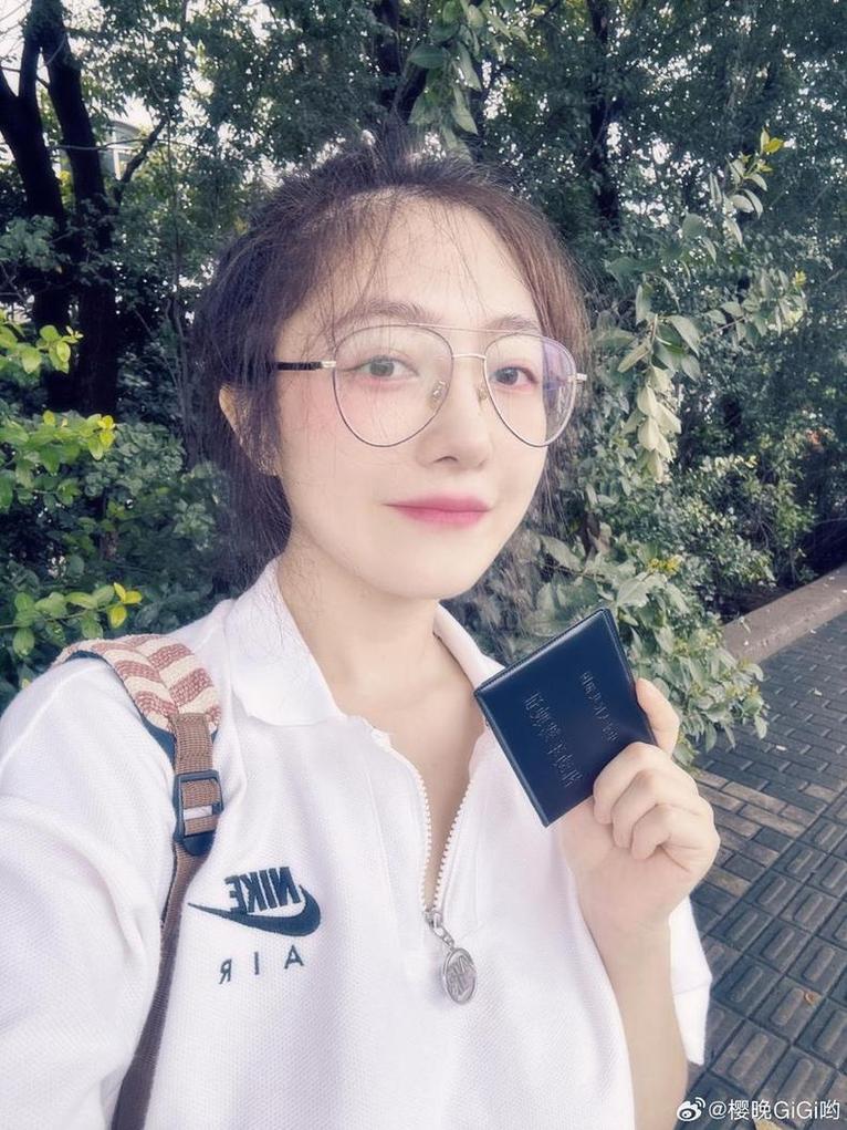 樱晚gigi钢琴块的cos作品送上，享受美妙旋律的同时观赏美图