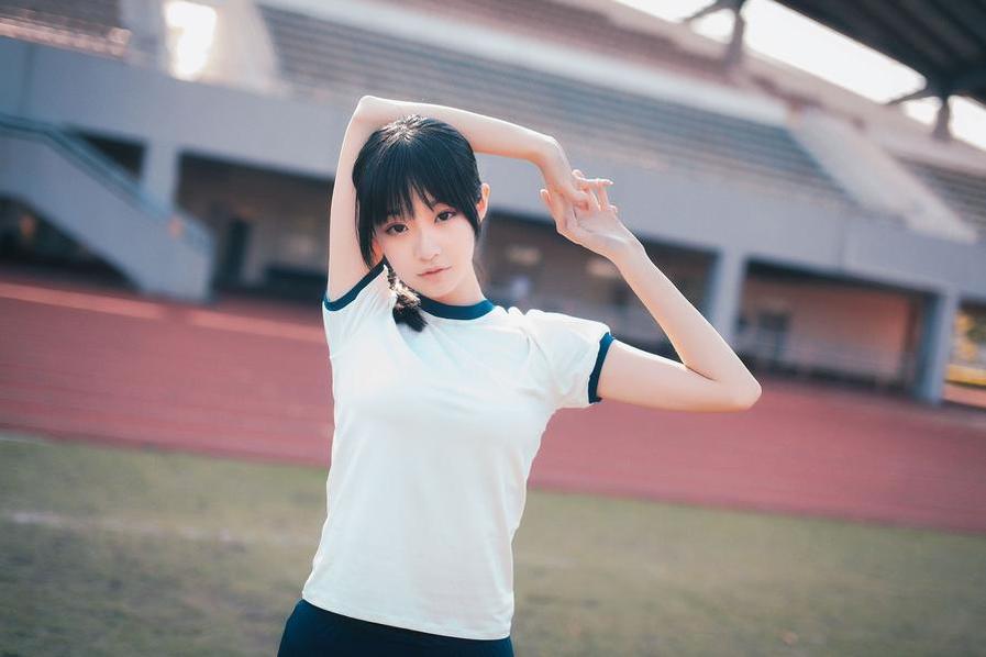 沧霁桔梗cos圣路易斯精选图片：角色魅力尽在眼前，优美的场景与服装让人流连忘返
