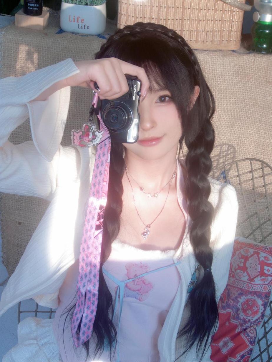清水由乃手机壁纸超清，多张高清cosplay合集一键获取。