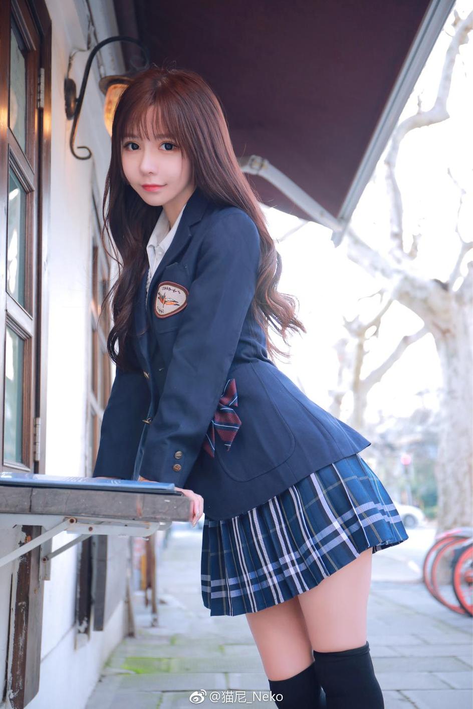 猫尼neko蓝校服展现出的每一个细节都是美的象征