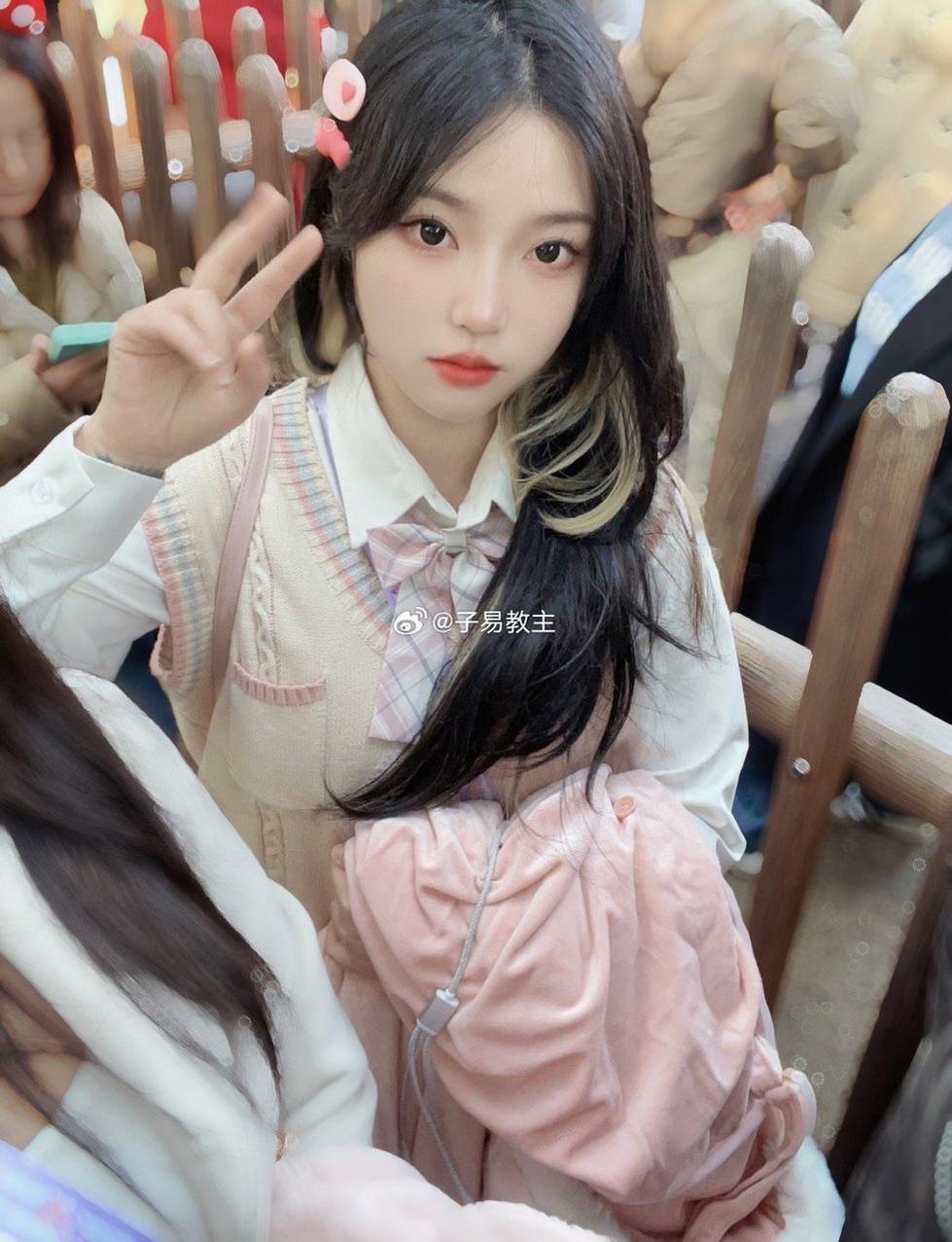 白易子教主透明水手服，细节尽显质感高清图片