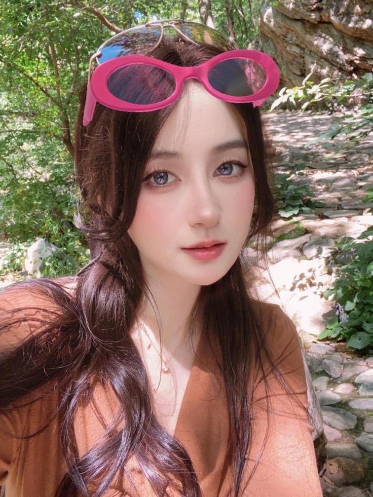 巨大的热度！白银81香芋味女友112p4v图集来袭