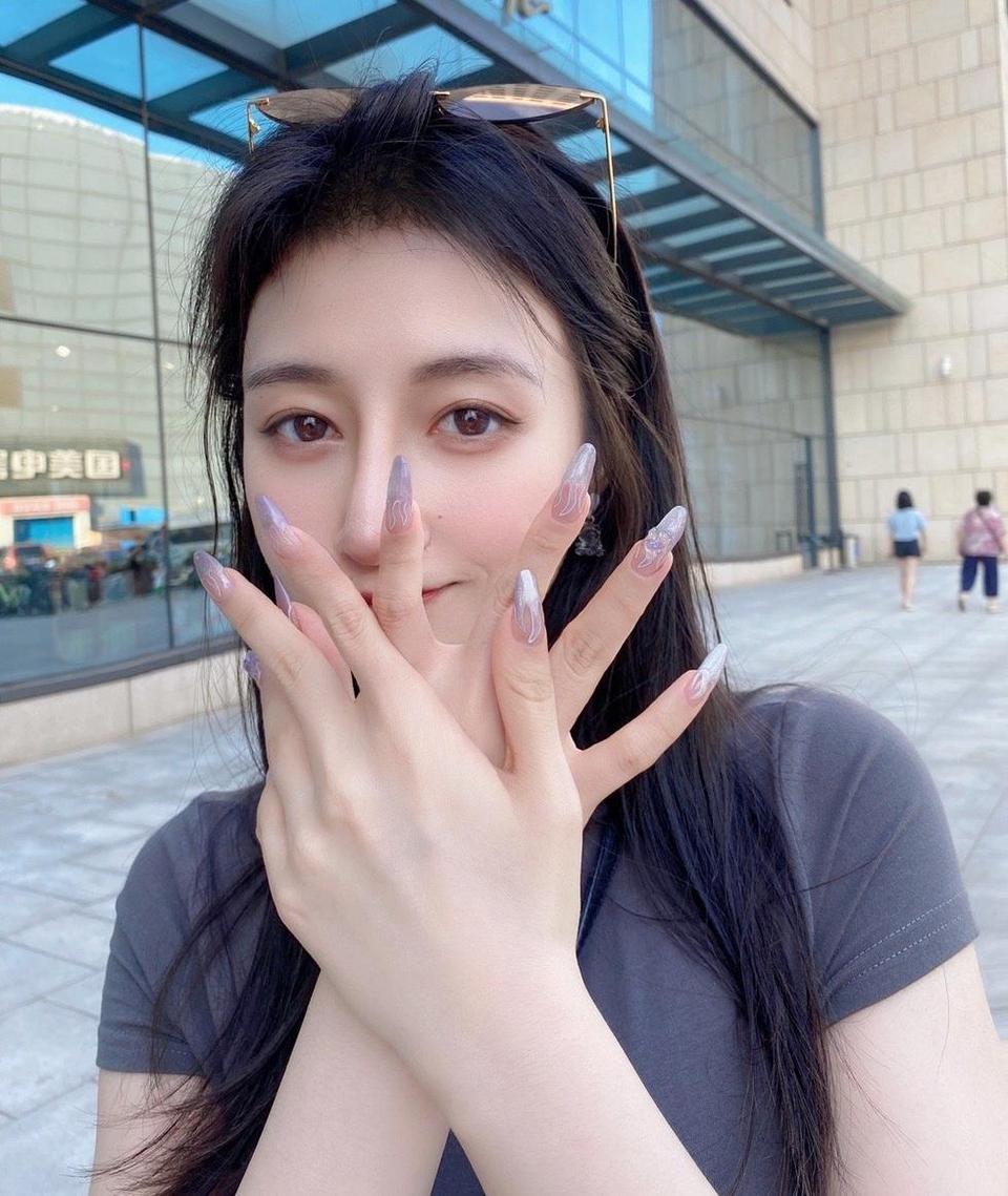 想看白银81的cos吗？来这里分享10张精选照片