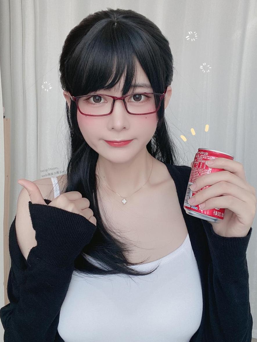 眼酱大魔王百度网盘免费送cos作品图片，让你见证最美的瞬间。