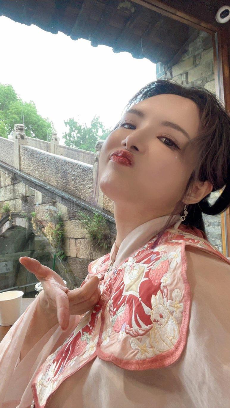 想要与众不同的cos照片？秋和柯基最新更新的写真已经准备好了