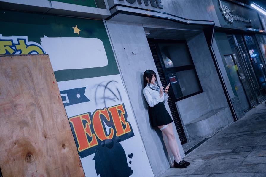 秋和柯基在线播放：精选恶之华cosplay图包