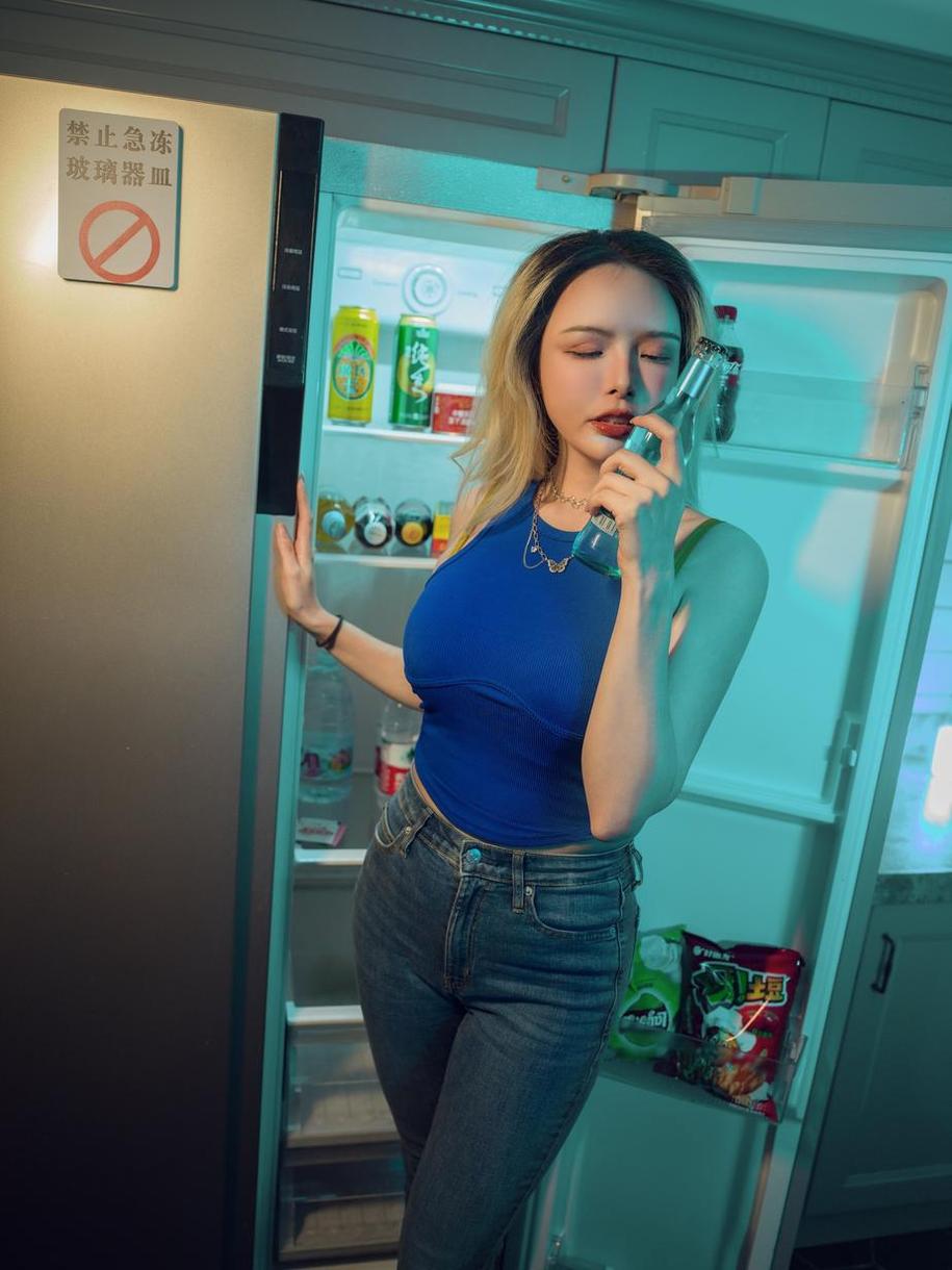 无删美图盛宴：酒醉的蝴蝶秋和柯基，缱绻相守的浪漫时刻。