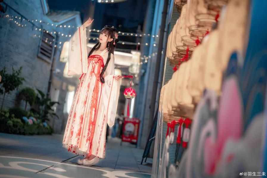 美少女羽生三未八重倾情摄影，展现完美的视觉盛宴。