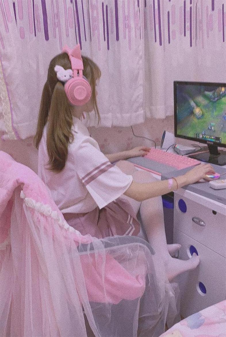 蓝色校服双马尾少女赛高酱，作品中的校园女神