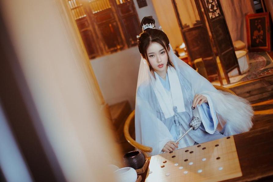 美图中的钛合金titi古装cos，纯净之美令人向往。