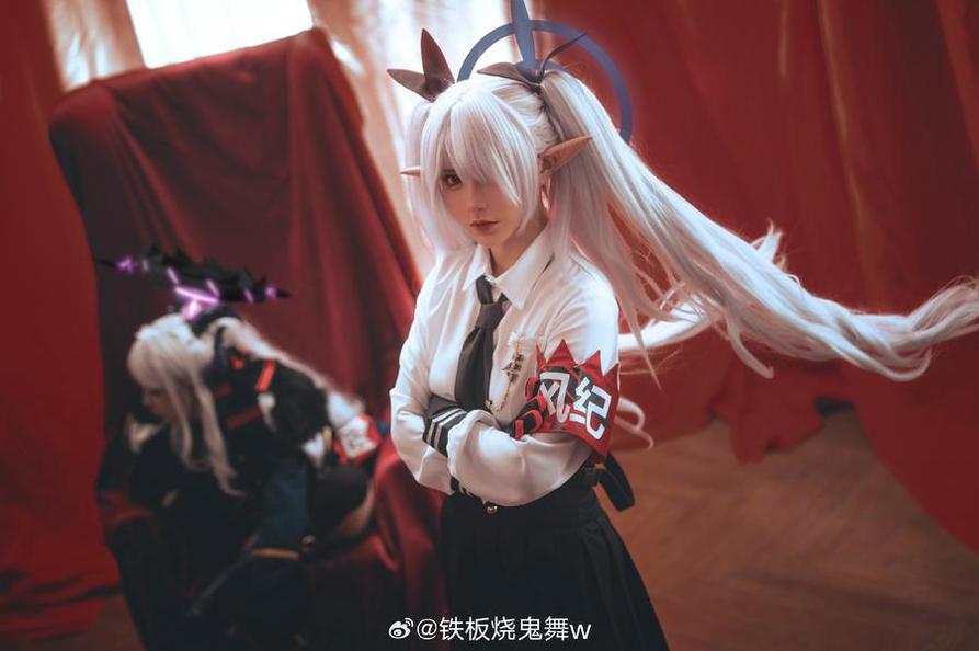 铁板烧鬼舞cos资源图片：舞蹈姿态尽在其中