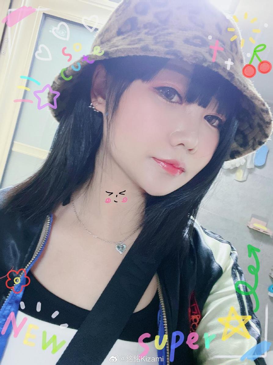 看！铭铭kizamiins的这套cos套装真是把梦想呈现得太完美了