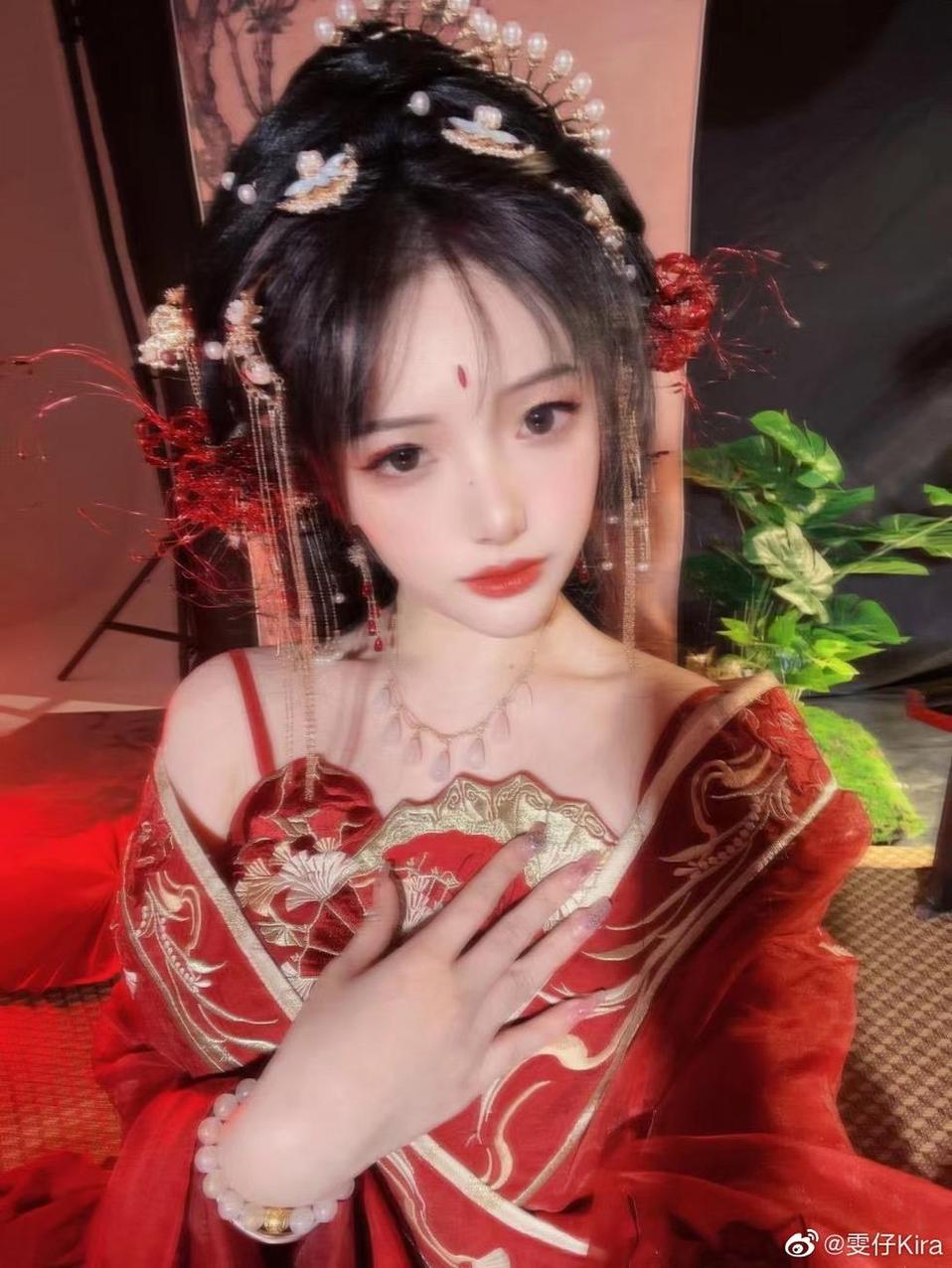 雯妹不讲道理次元堂：最新cosplay精选，带你领略次元之美。