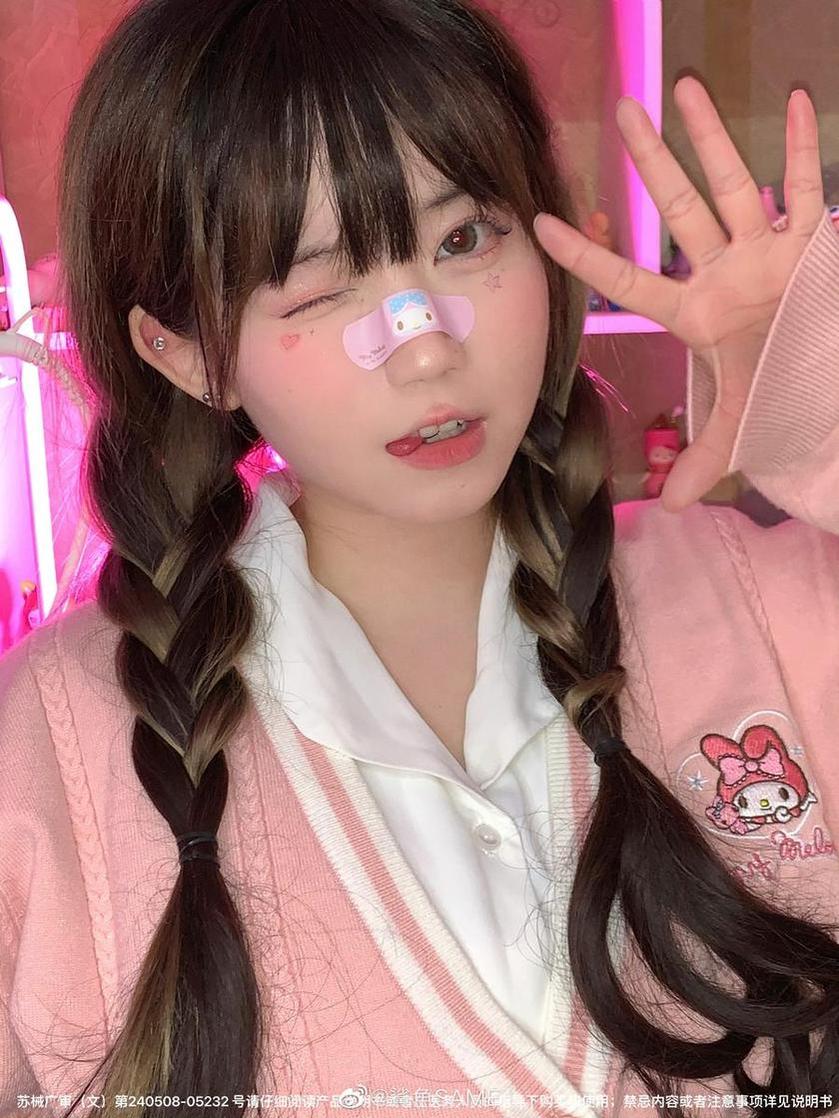 鲨鱼same泳装摄影作品，体现出独特的魅力和气质