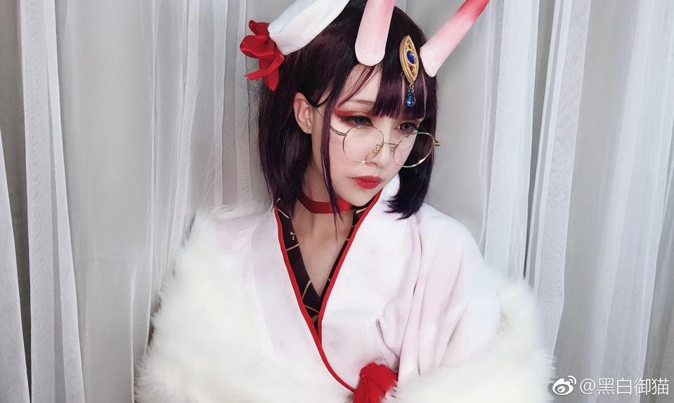 黑白御猫传说：华丽的cos作品展示